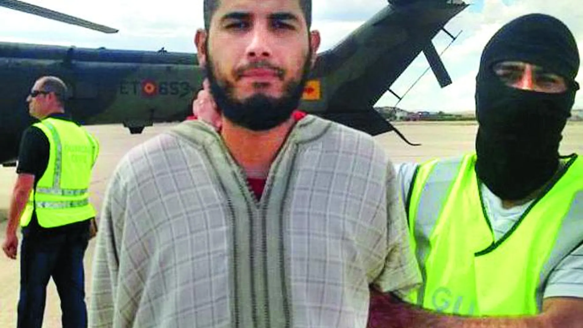 Uno de los yihadistas detenidos en junio de 2013 por la Guardia Civil y la Policía Nacional en el barrio de El Príncipe en Ceuta