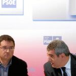 El secretario general del PSOE castellano y leonés, Julio Villarrubia, junto al portavoz en las Cortes, Óscar López, en la Ejecutiva