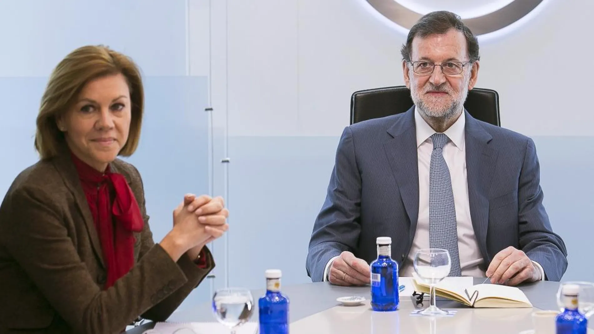 Mariano Rajoy y María Dolores de Cospedal, al inicio de la reunión hoy del Comité de Dirección del PP
