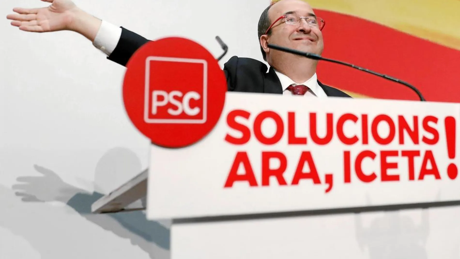 El candidato del PSC, Miquel Iceta, ayer, durante un mitin en Vilanova i la Geltrú