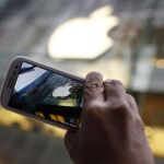 Samsung lidera el mercado de móviles, seguido a mucha distancia por Apple