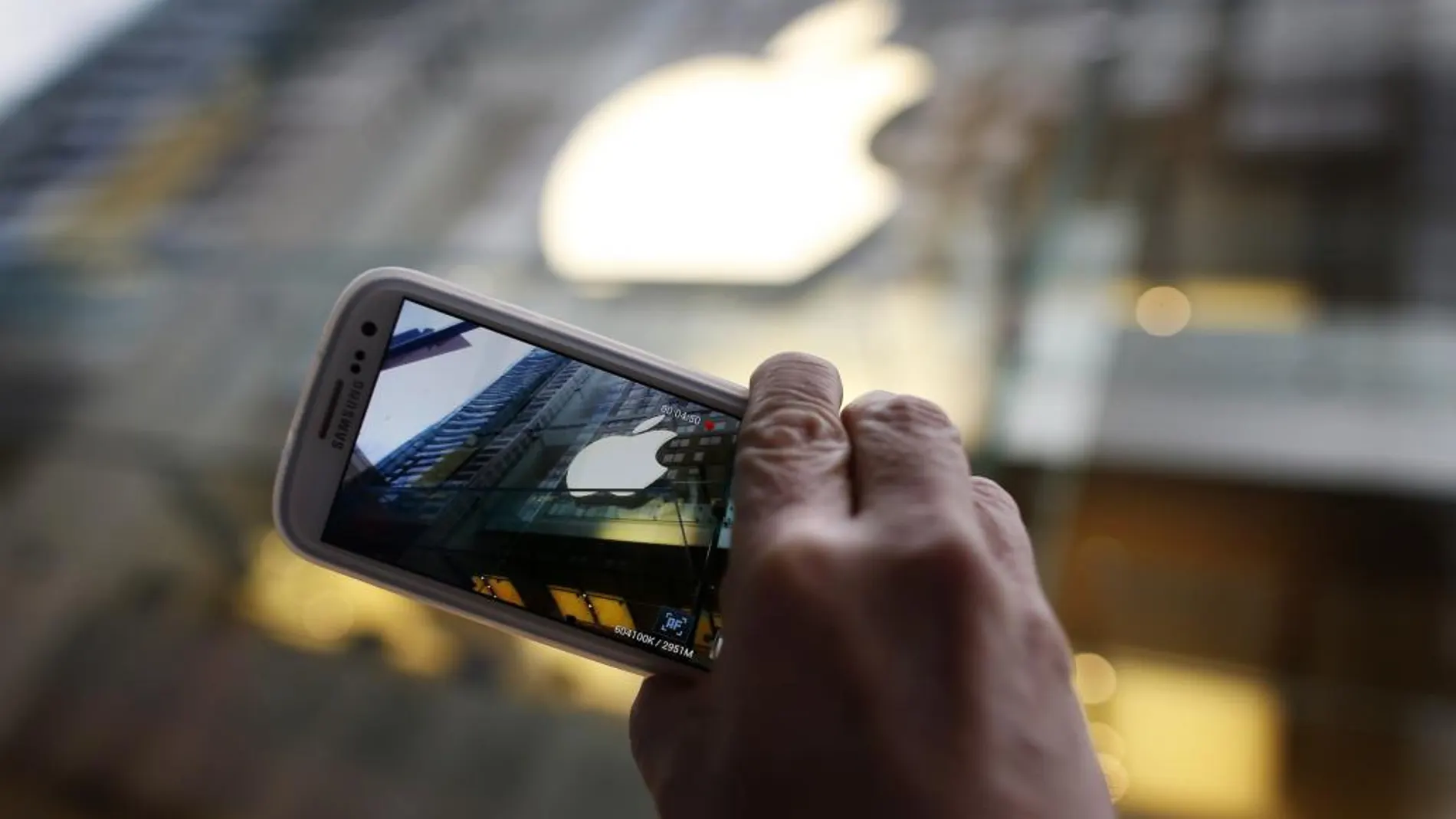 Samsung lidera el mercado de móviles, seguido a mucha distancia por Apple