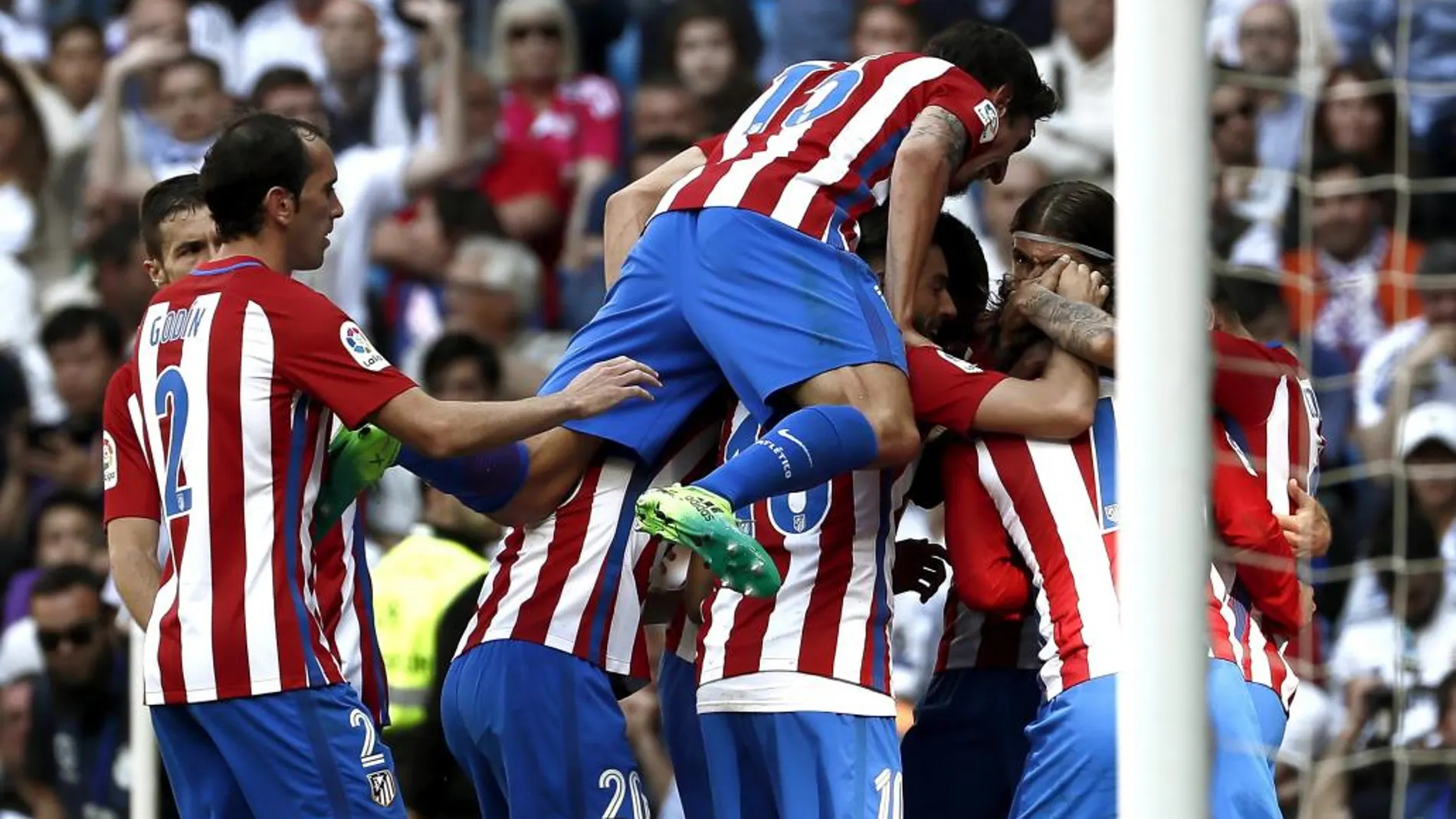 Los jugadores del Atlético de Madrid celebran el gol marcado por su compañero Antoine Griezmann
