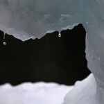 Detalle de un glaciar descongelándose