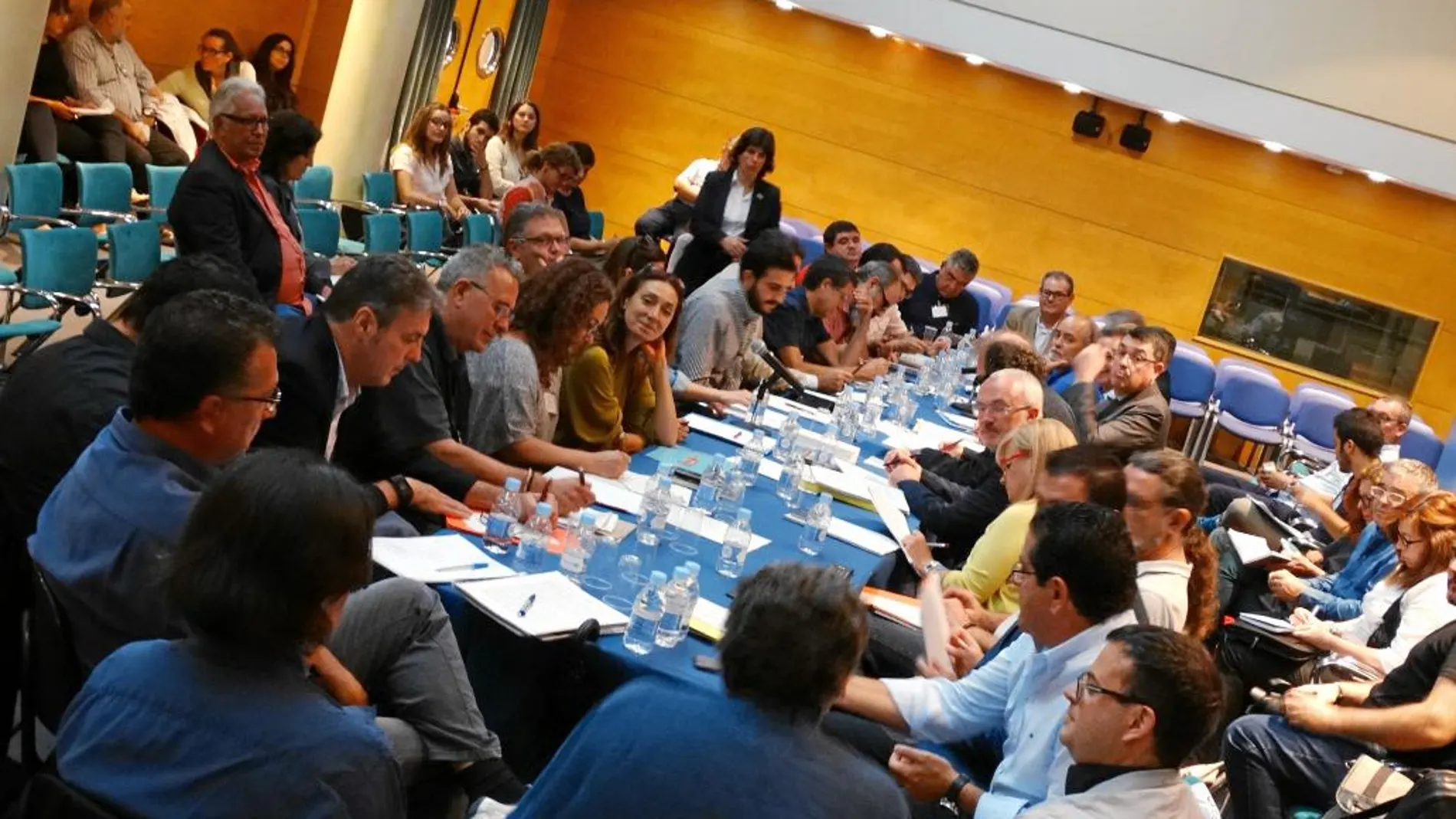 Imagen del encuentro que mantuvo ayer Antonio Montiel con el Foro del Audiovisual y representantes políticos