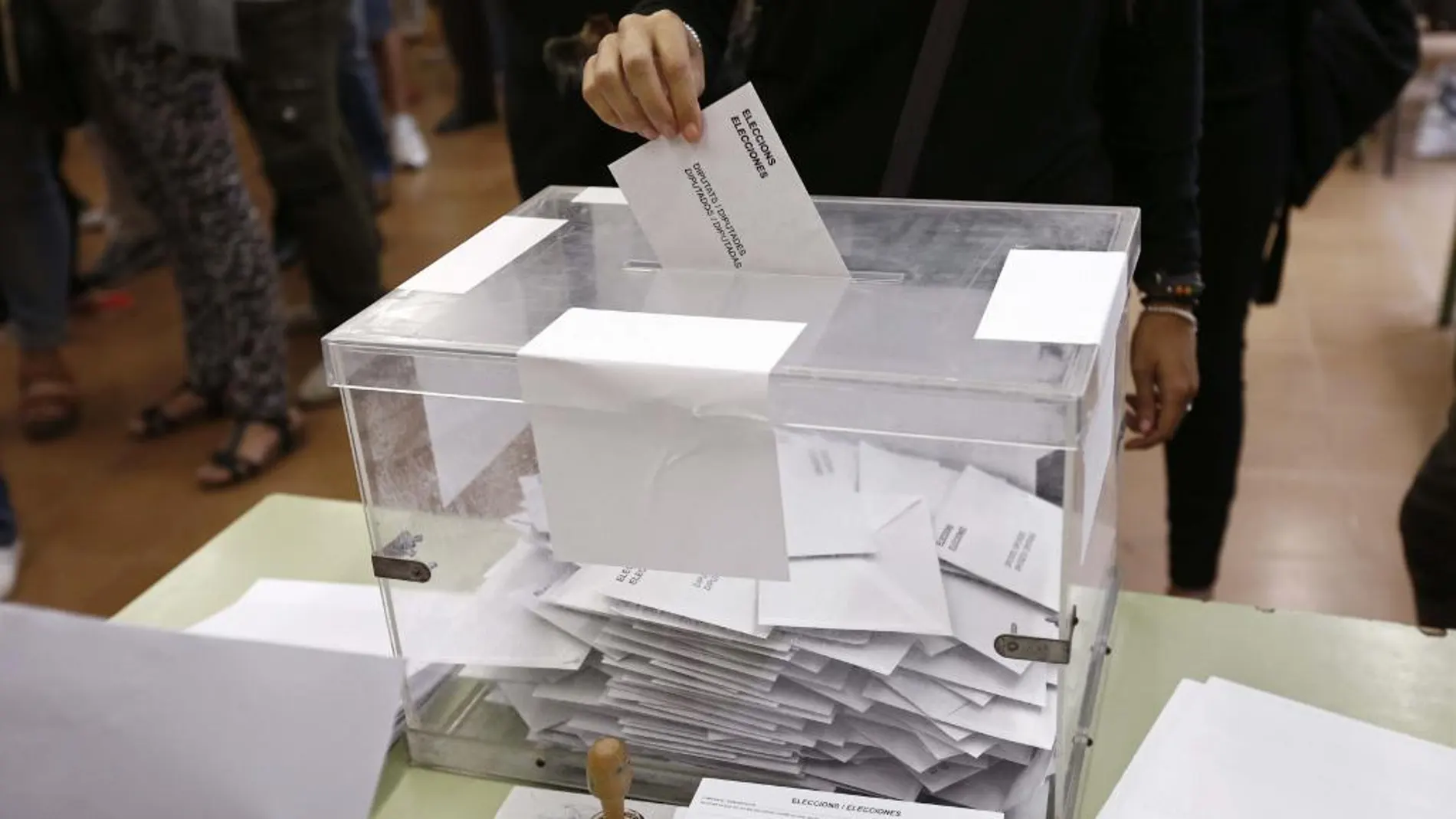 Cataluña se defiende en las urnas