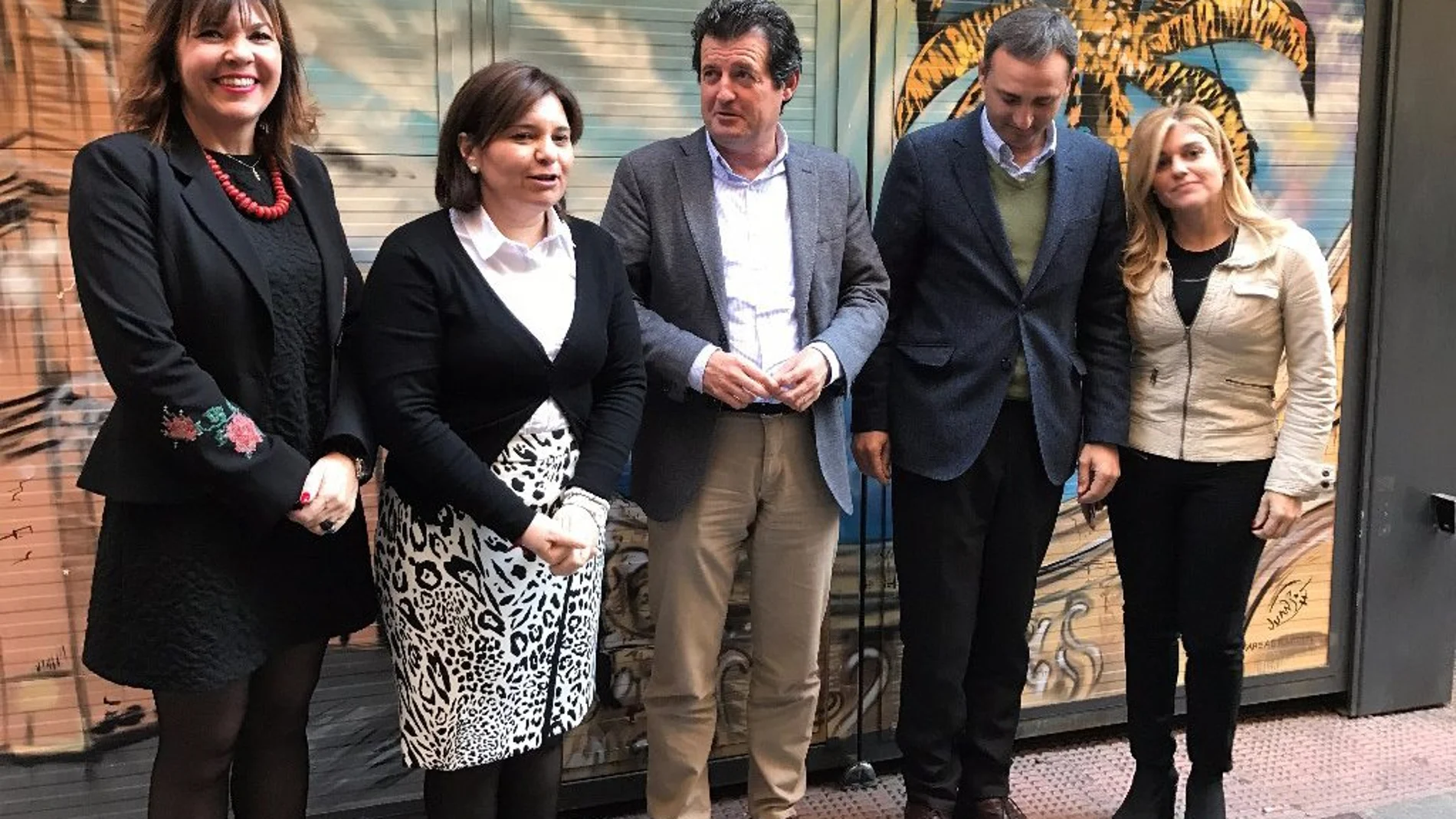 Mercedes Alonso, Isabel Bonig, José Císcar, César Sánchez y Eva Ortiz, ayer en Elche