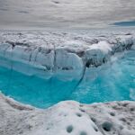 Una superficie helada de Groenlandia, derretida en parte