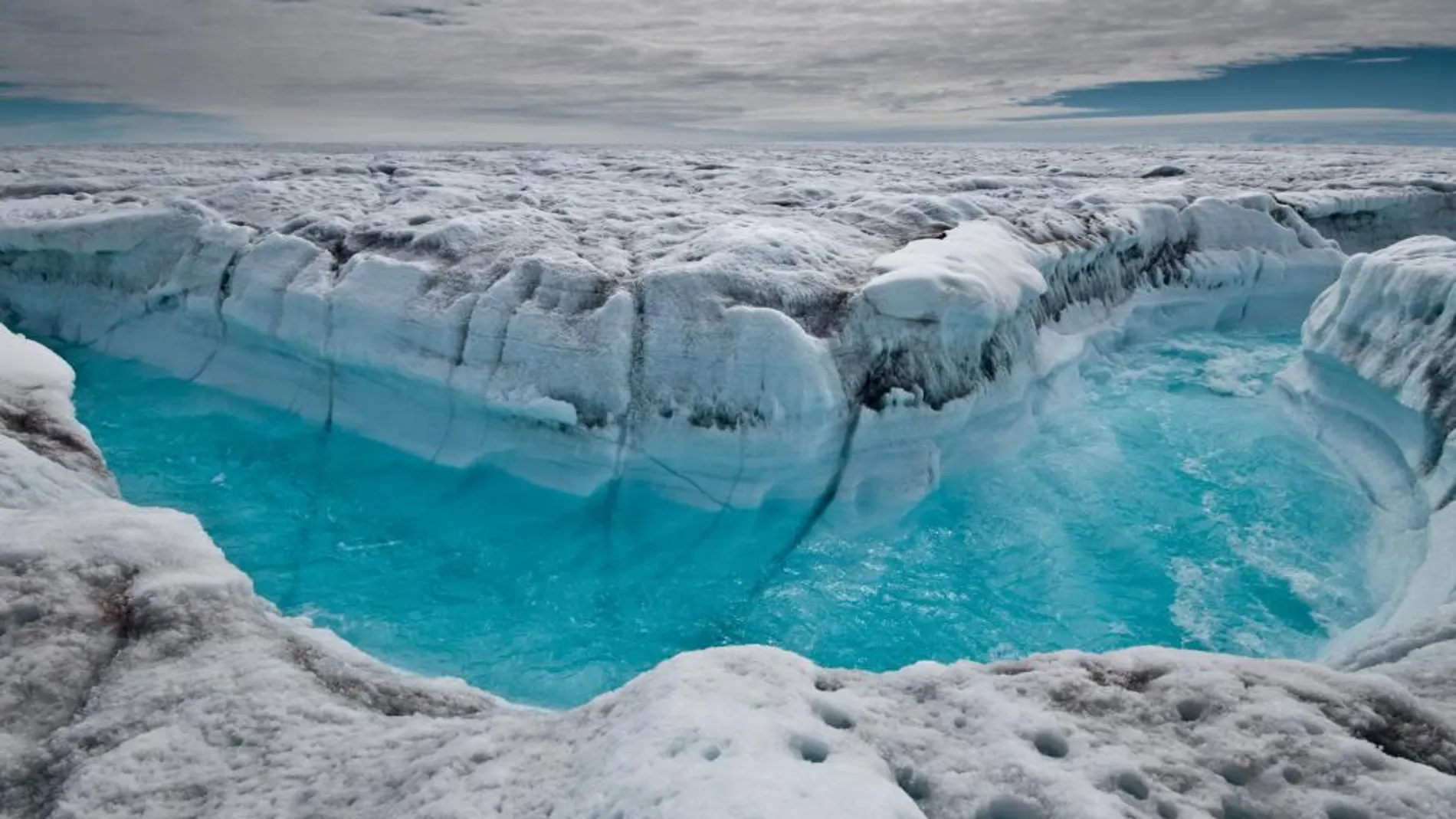 Una superficie helada de Groenlandia, derretida en parte