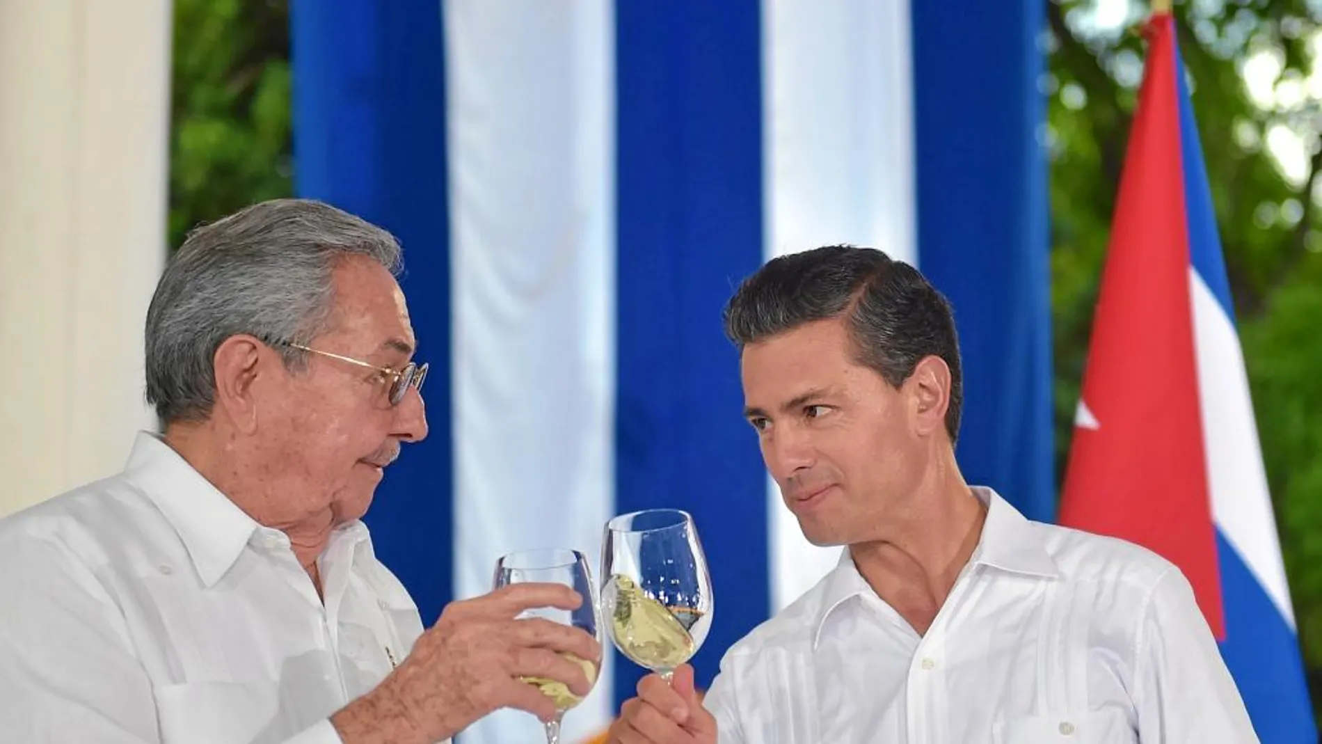 Castro y Peña Nieto, ayer, en el Palacio de Gobierno, en Yucatán