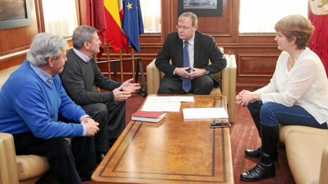 Antonio Silván durante su encuentro con representantes de la Asociación de Amigos del Camino de Santiago