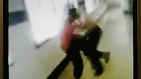 Imagen de un vídeo de acoso escolar grabado por un alumno