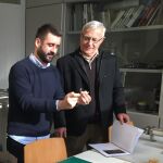 El alcalde Joan Ribó y Fuset visitaron el lunes el laboratorio de investigación de la Universitat Politècnica que estudia nuevos materiales para las fallas