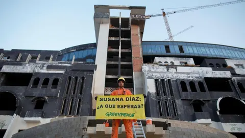 Activistas de Greenpeace realizaron otra acción en el hotel hace unos días