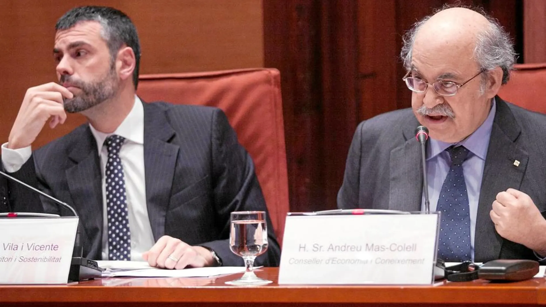 Los consellers Mas-Colell y Vila comparecían para explicar la privatización de ATLL cuando el TSJC anunciaba que anulaba la adjudicación de la compañía de aguas.