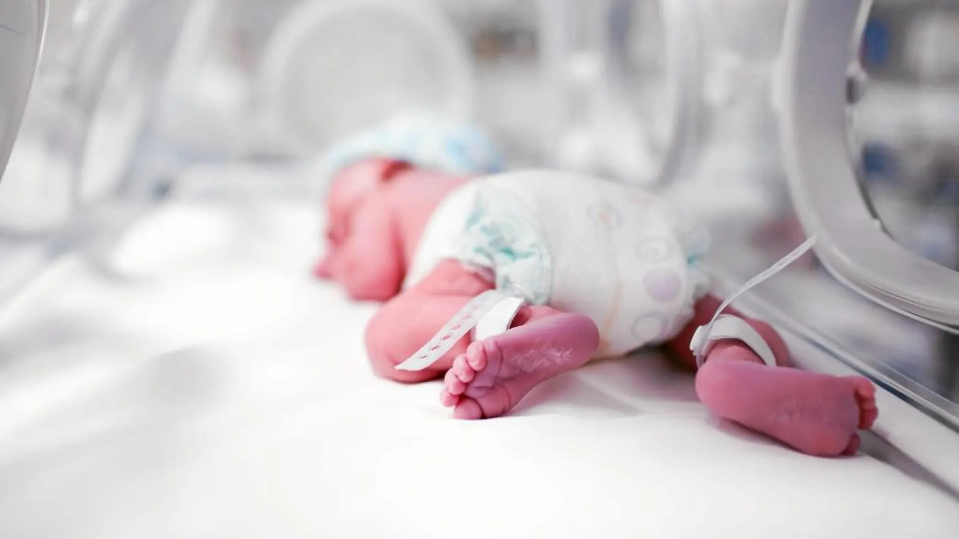 En España nacen cada año 30.000 bebés prematuros, cada vez más porque aumenta la edad de la madre y mejora la ciencia y tecnología