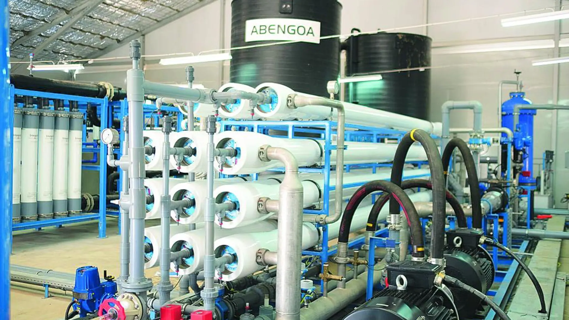 En la imagen, planta de desalación de ósmosis inversa y destilación por membranas en Abu Dhabi