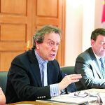 El consejero de la Presidencia, José Antonio de Santiago-Juárez, en su reunión para reforzar la cooperación con Madrid
