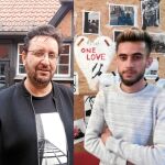Riyal Aledrise (izq) forma parte del 10% de los refugiados en Alemania que trabaja con contrato, mientras que Saman Ahmed (der) llegó a Berlín en julio de 2015 huyendo de la guerra siria y después de que el Gobierno alemán abriera las fronteras.