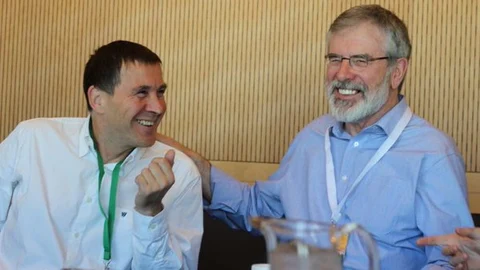 Arnaldo Otegi con Jerry Adams en una imagen publicada en su Twitter