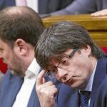 Junqueras y Puigdemont en una imagen durante el pleno