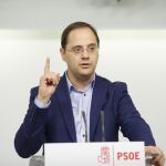 El secretario de Organización del PSOE, César Luena,
