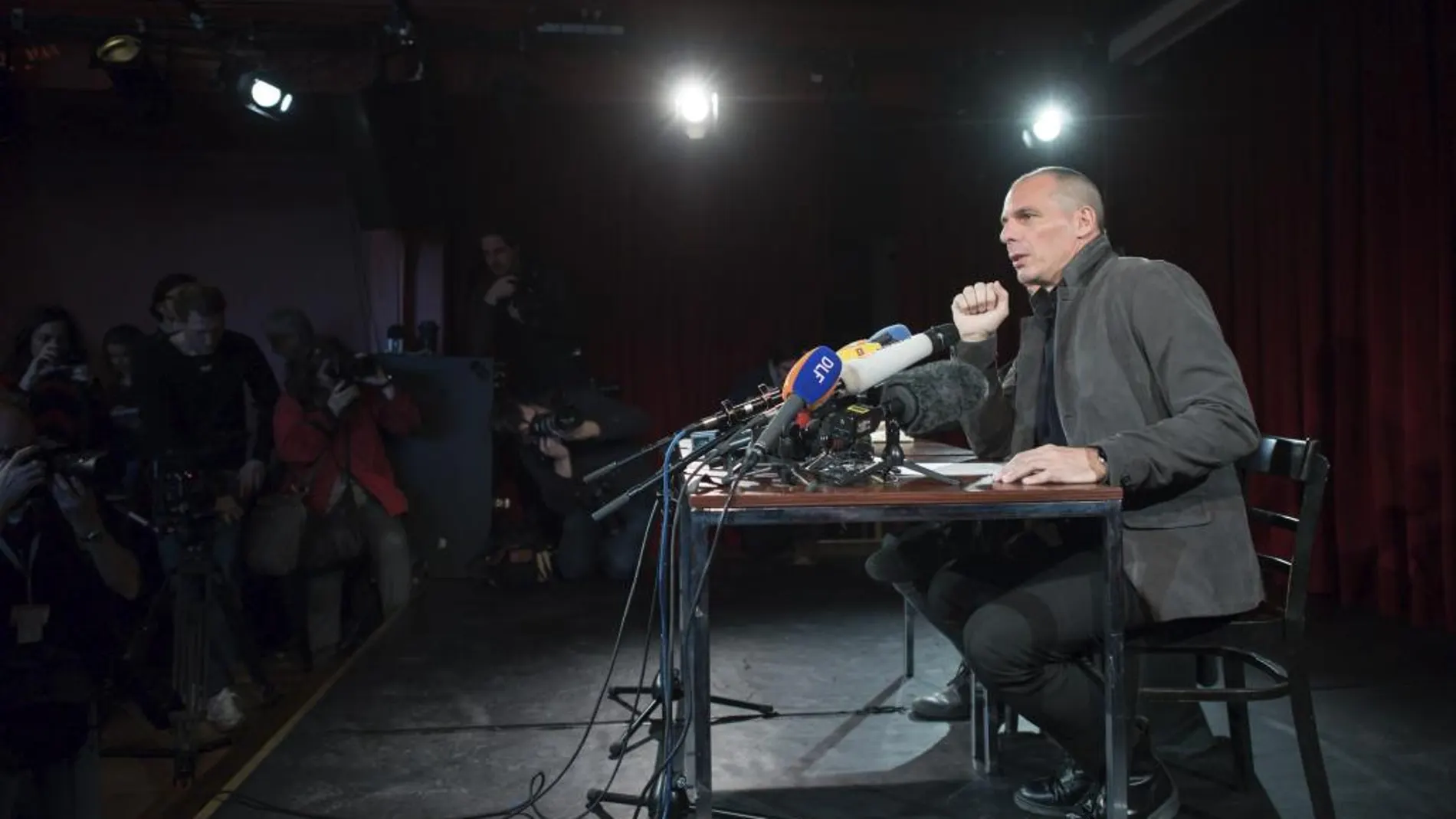El exministro griego Yanis Varufakis ofrece una rueda de prensa sobre la presentación de su Movimiento Democracia en Europa 2025 (DiEM25) en Berlín