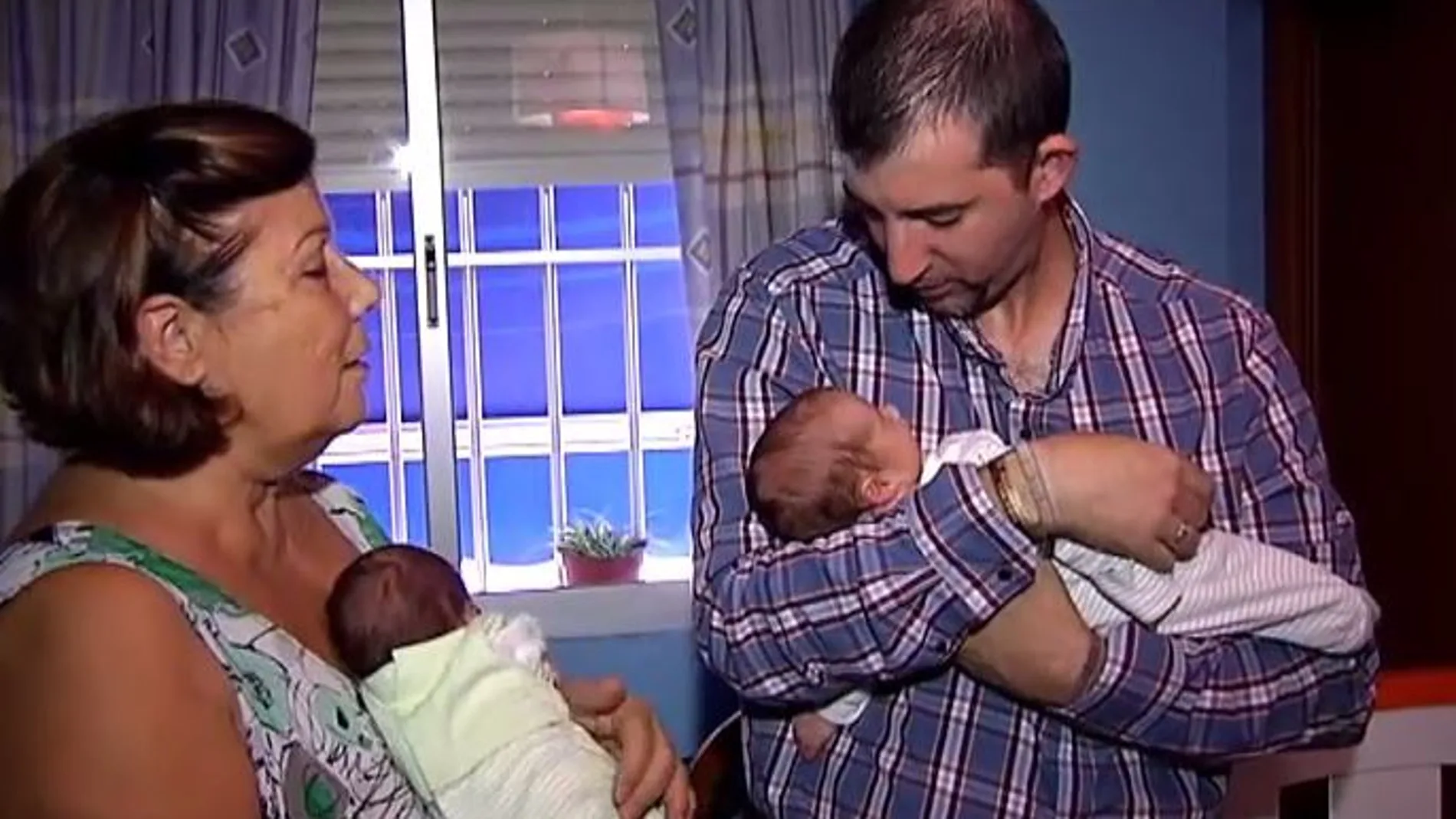 Da a luz por sorpresa a gemelas sin que cinco médicos detectaran su embarazo