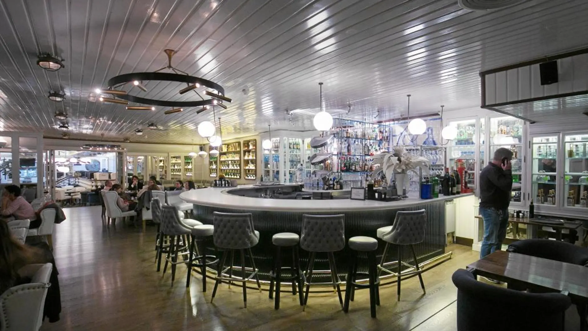 EL restaurante imita hasta el último detalle de un barco