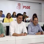 El secretario general del PSOE, Pedro Sánchez (2i), junto al secretario de Organización, César Luena (2d), el secretario de Acción Política y Ciudadana, Patxi López (d), y la presidenta del partido, Micaela Navarro (i)