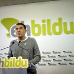 El secretario general de Sortu, Arnaldo Otegi (c), propuesto por la dirección de EH Bildu como candidato a lehendakari