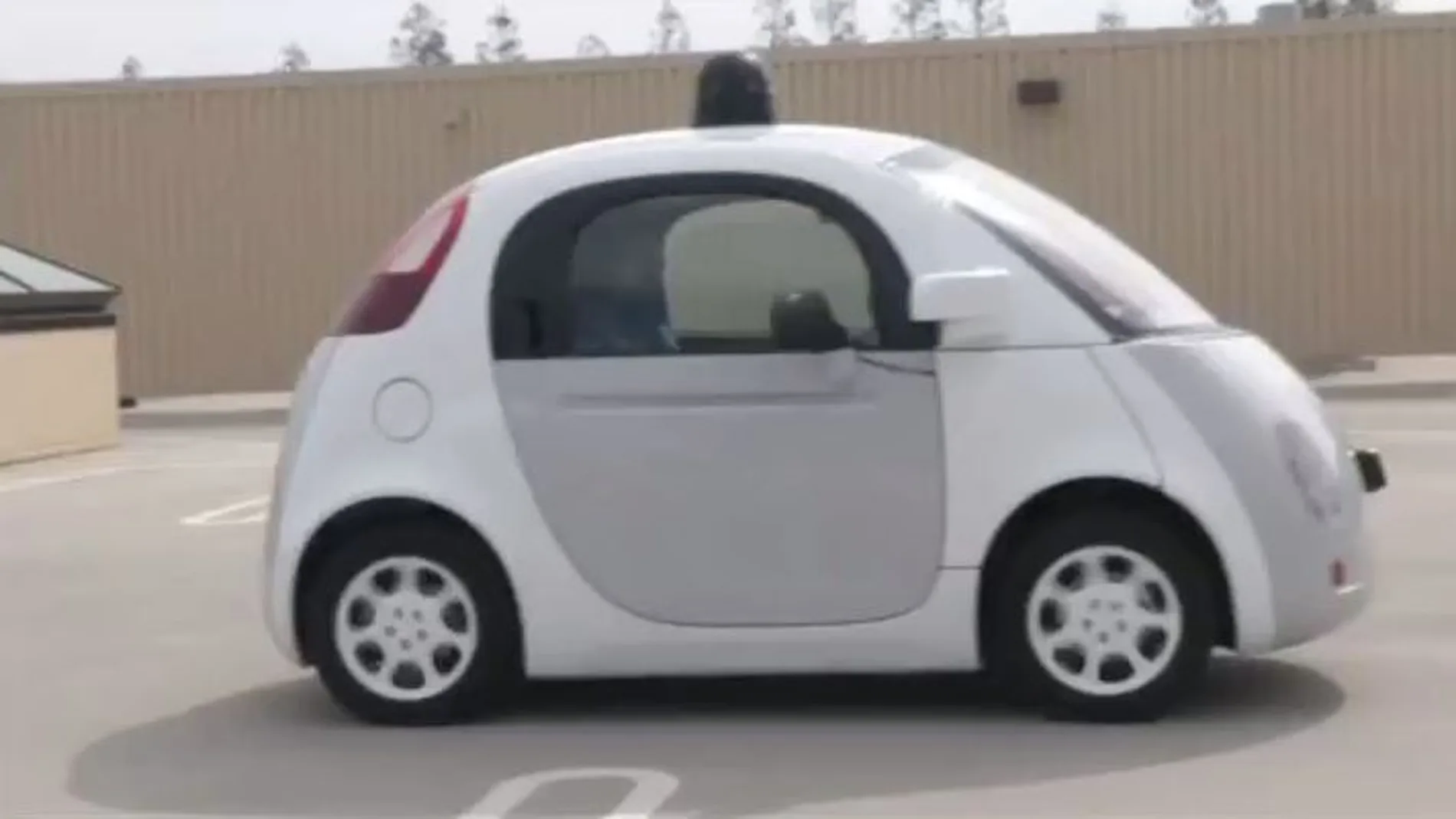 Google abre las puertas de su coche sin conductor