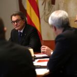 El presidente de la Generalitat en funciones, Artur Mas, durante la reunión semanal del Govern