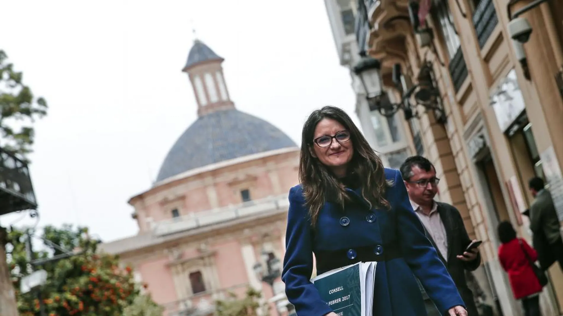 La portavoz del Consell, Mónica Oltra, ayer antes de la rueda de prensa