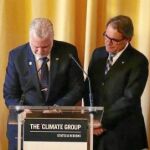 Artur Mas junto al primer ministro de Québec, Phillipe Couillard, en la asamblea general de la Alianza de Estados y Regiones por el Clima