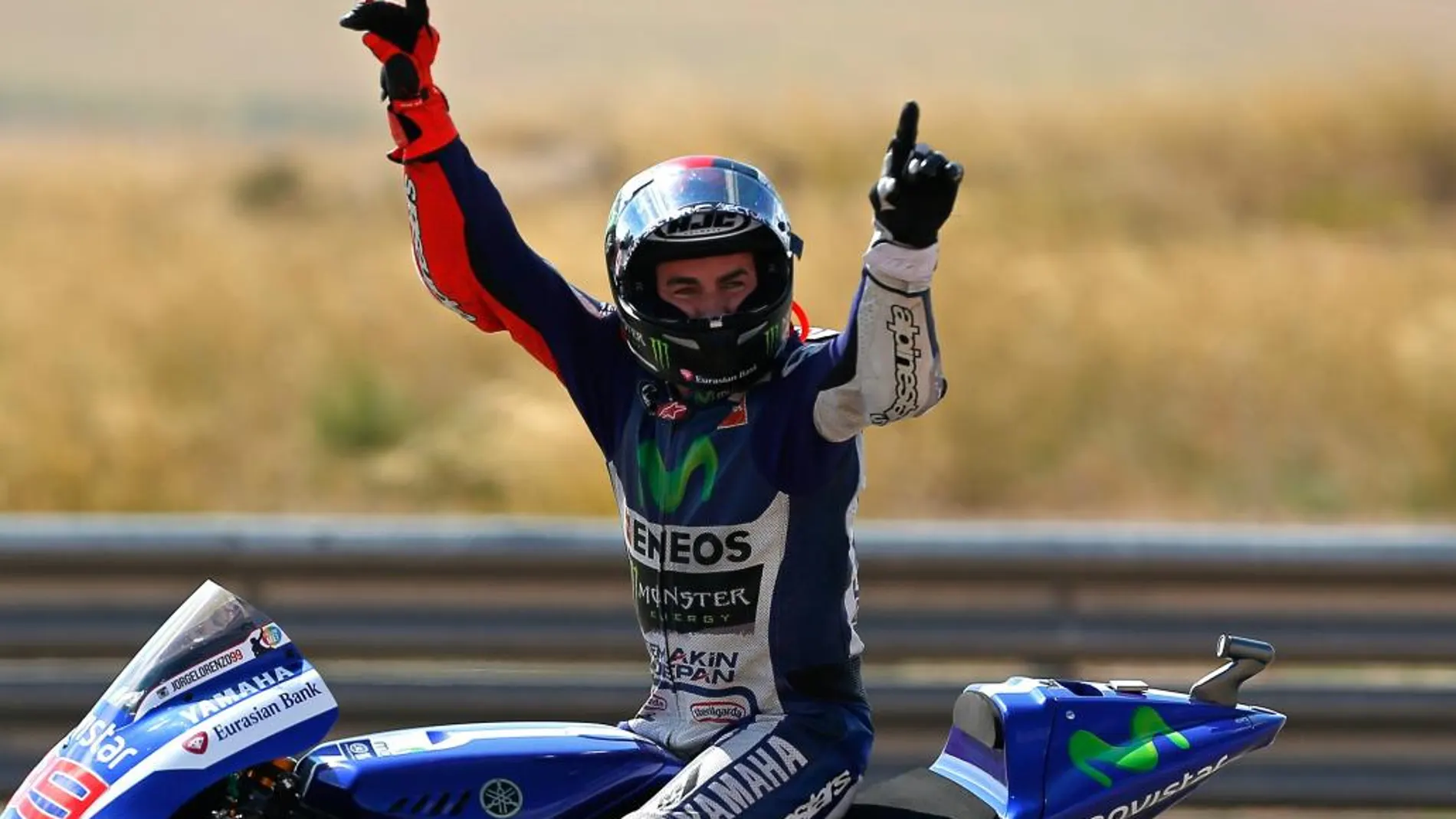 Jorge Lorenzo celebra su victoria en el GP de Aragón.