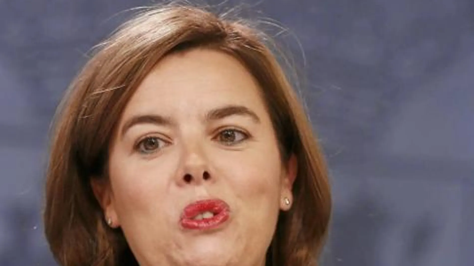 Soraya Sáenz de Santamaería, ayer, durante la rueda de prensa