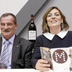 Milagros Marcos junto al presidente de los sumilleres, Felipe Martín