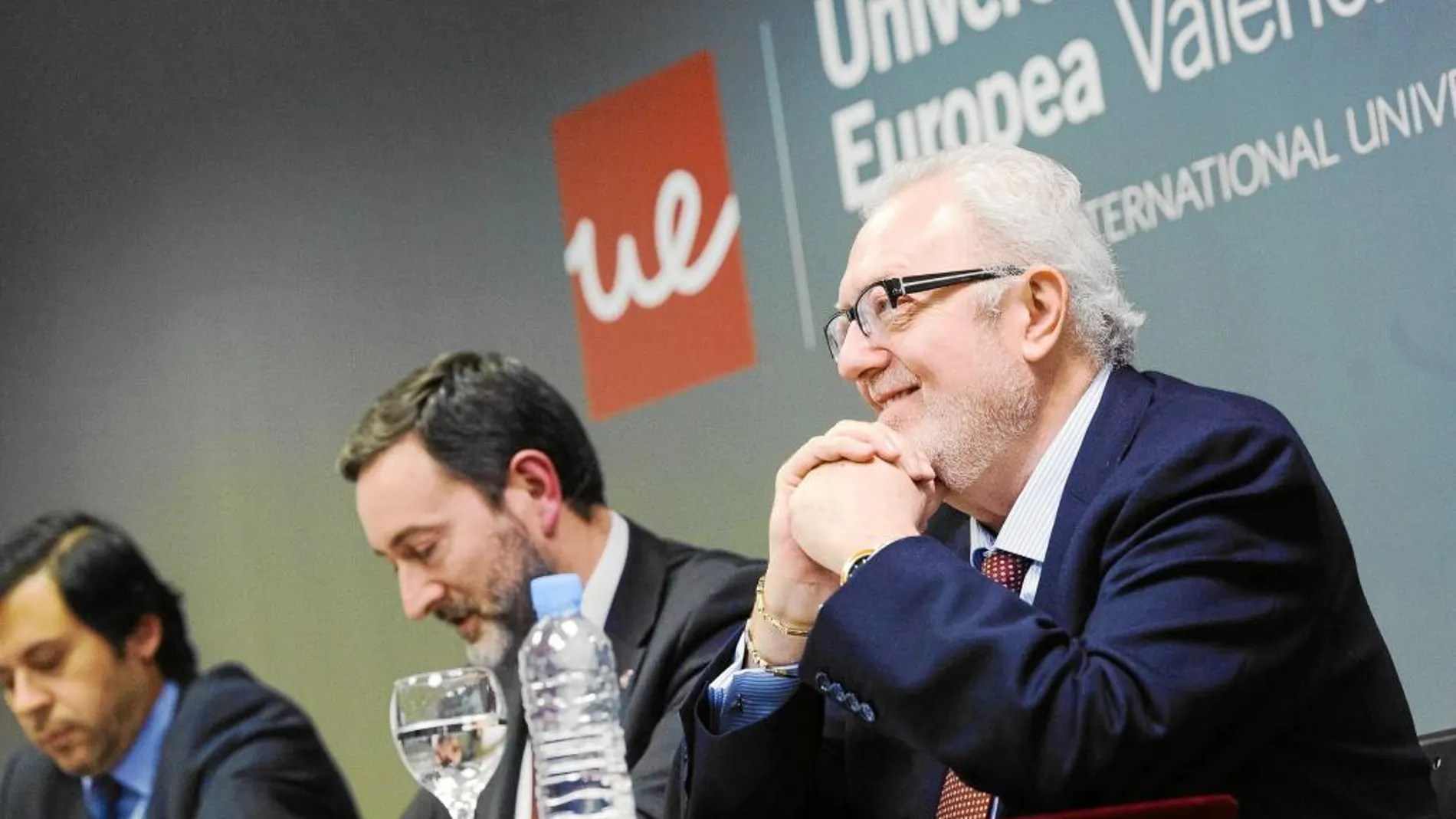 Pedro Agramunt ayer durante la conferencia «Los retos de Europa» en la Universidad Europea de Valencia