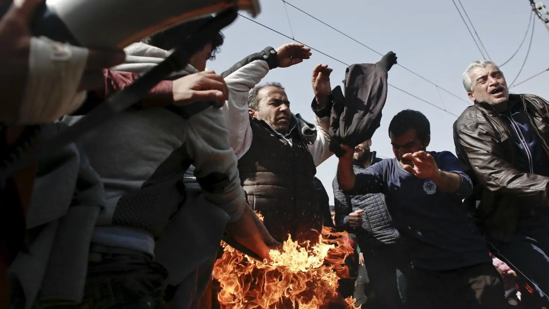 Un refugiado se prendió hoy fuego en el campamento de refugiados de Idomeni