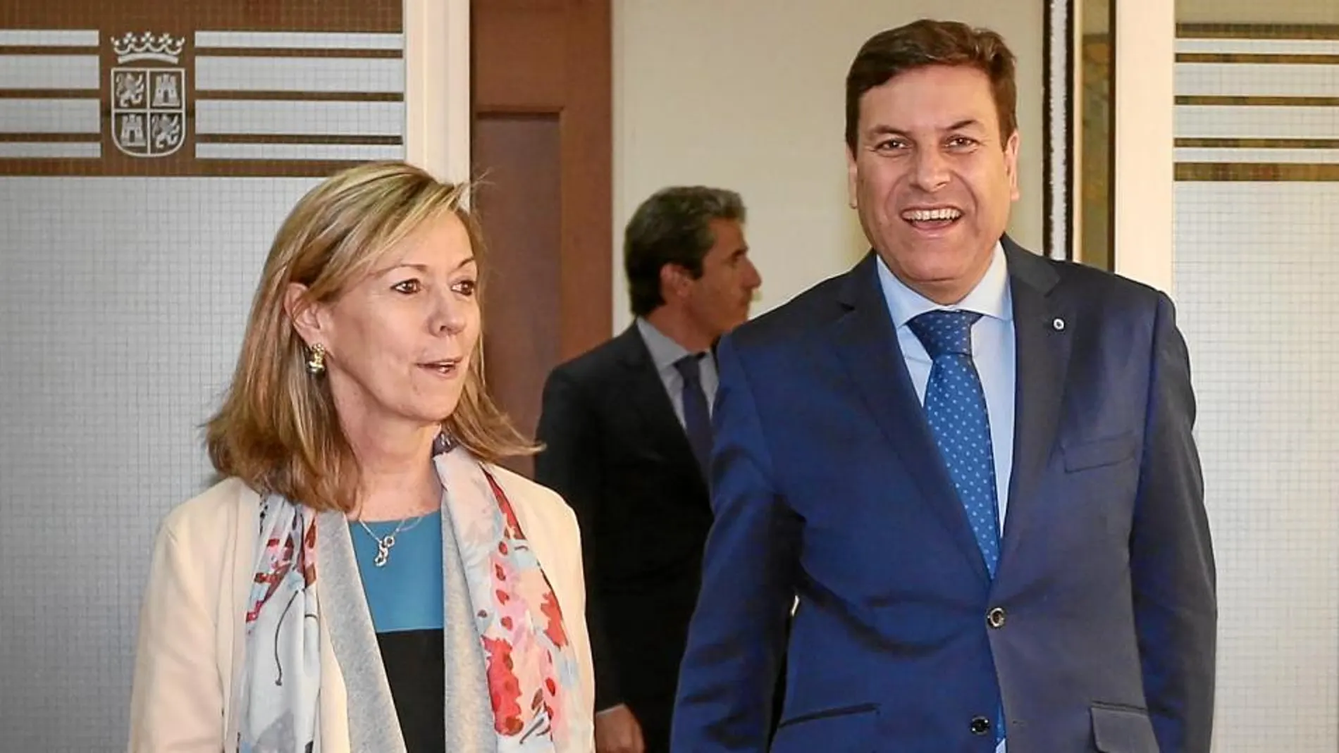 El consejero de Empleo, Carlos Fernández Carriedo, junto a la directora del Instituto Nacional de Seguridad e Higiene en el Trabajo , Dolores Limón.