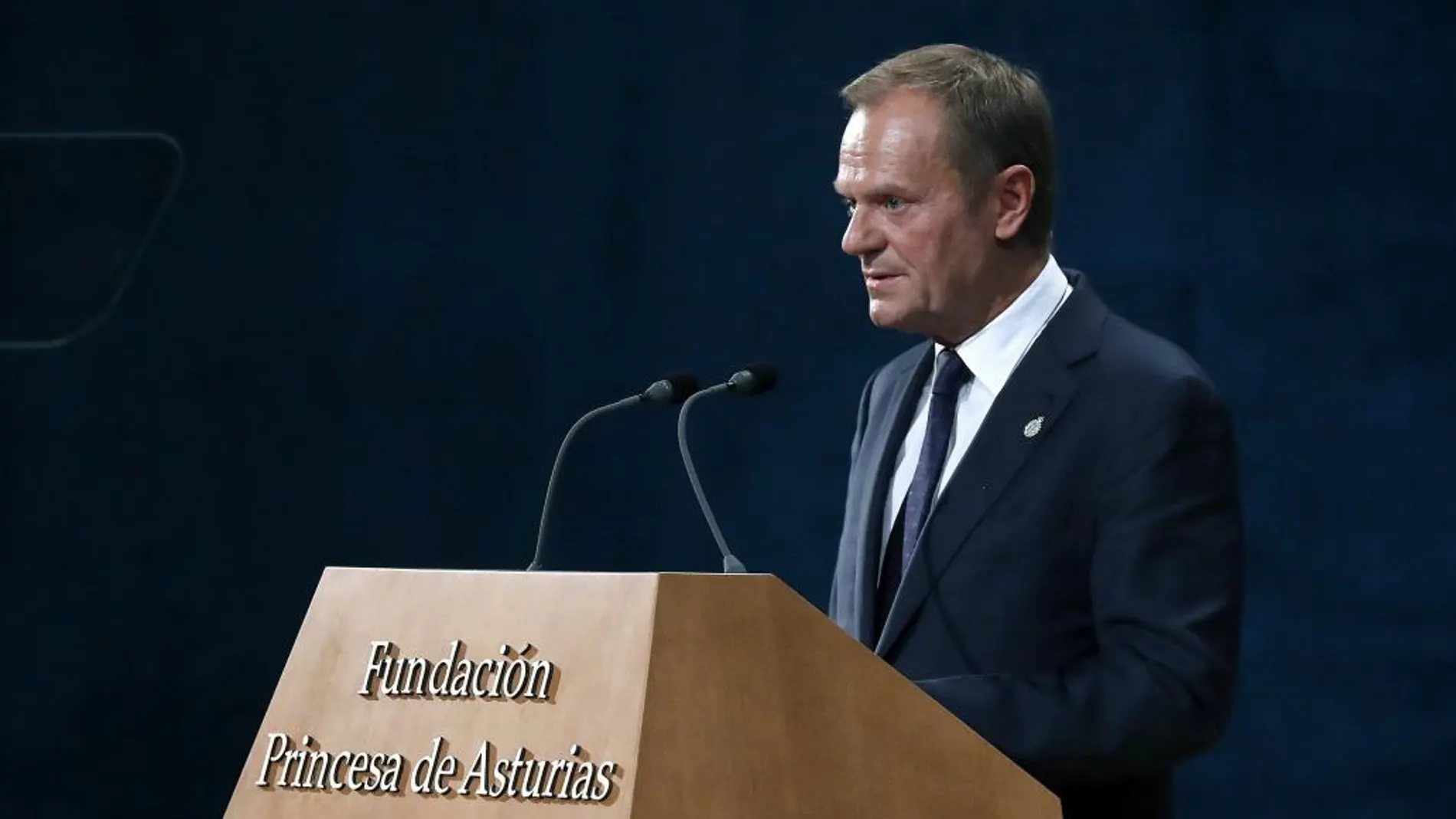 El presidente del Consejo Europeo, Donald Tusk, tras recoger el Premio Princesa de Asturias de la Concordia 2017 otorgado a la Unión Europea