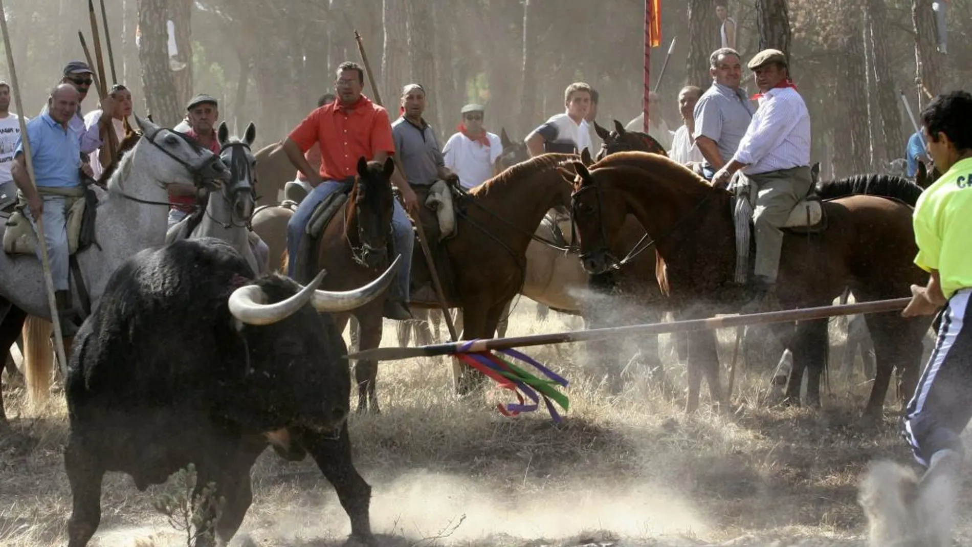Fotografía de archivo tomada en Valladolid el 12/09/06 de la celebración del Toro de la Vega, en Tordesillas (Valladolid).