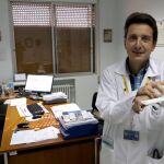 Daniel de Luis, jefe del Servicio de Endocrinología y Nutrición del Hospital Clínico Universitario de Valladolid, llama a las familias a implicarse más frente a este problema