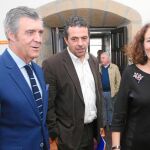 La alcaldesa de Ponferrada, Gloria Merayo, junto a Javier Cepedano y Javier Morán