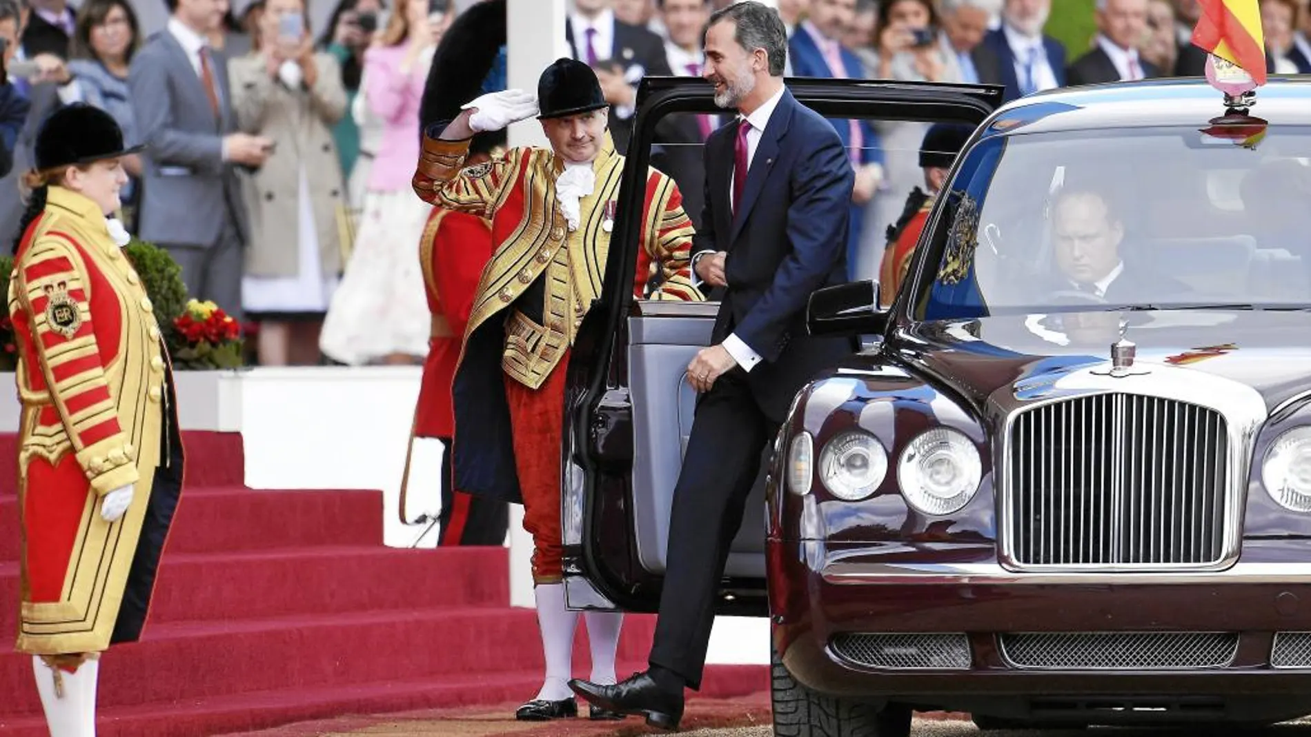 Felipe VI, a su llegada a Londres durante la recepción de bienvenida ofrecida por Isabel II a los Reyes antes de iniciar el viaje de Estado