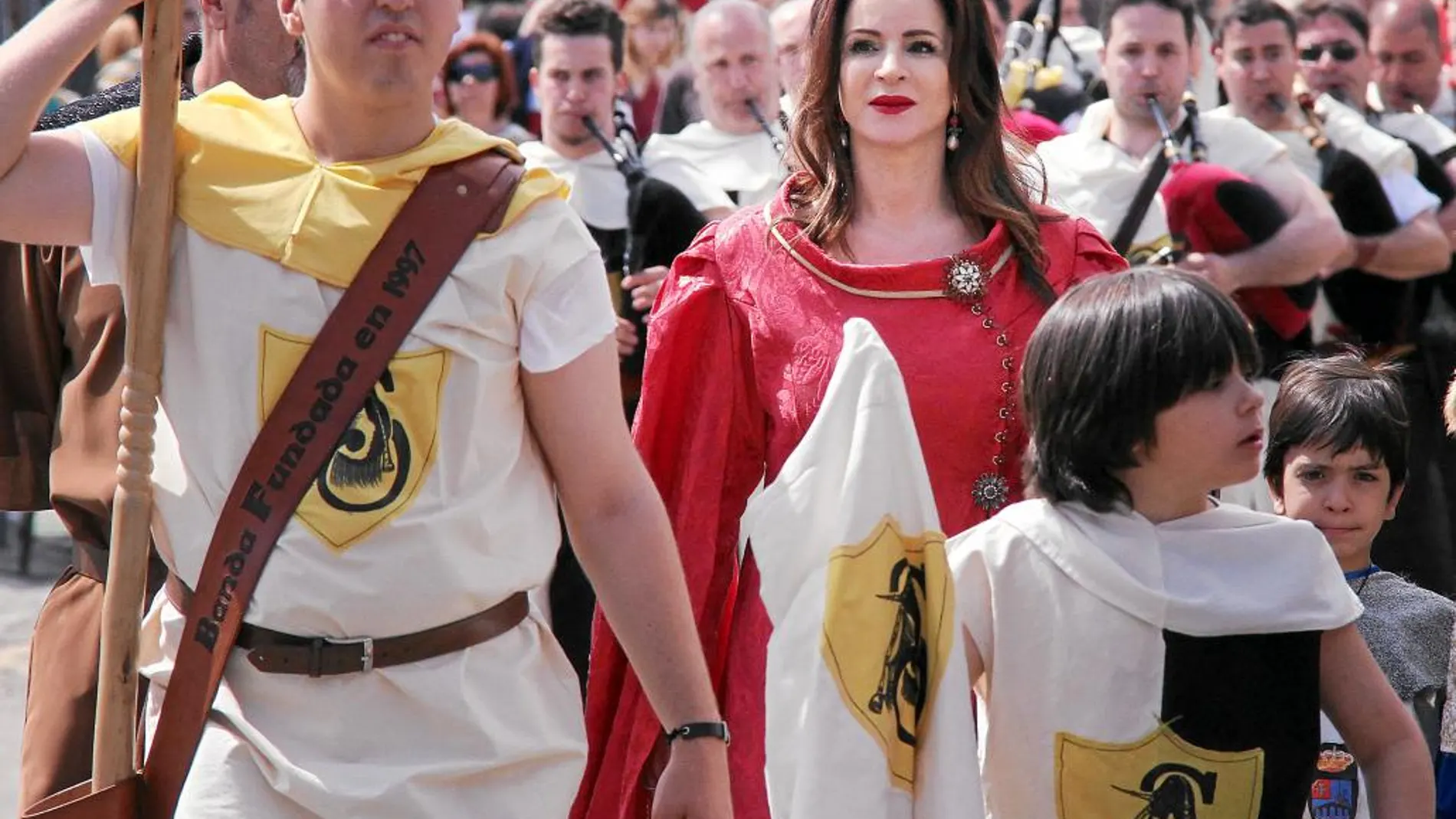 Silvia Clemente participa en el desfile de las Justas Medievales de Hospital de Órbigo