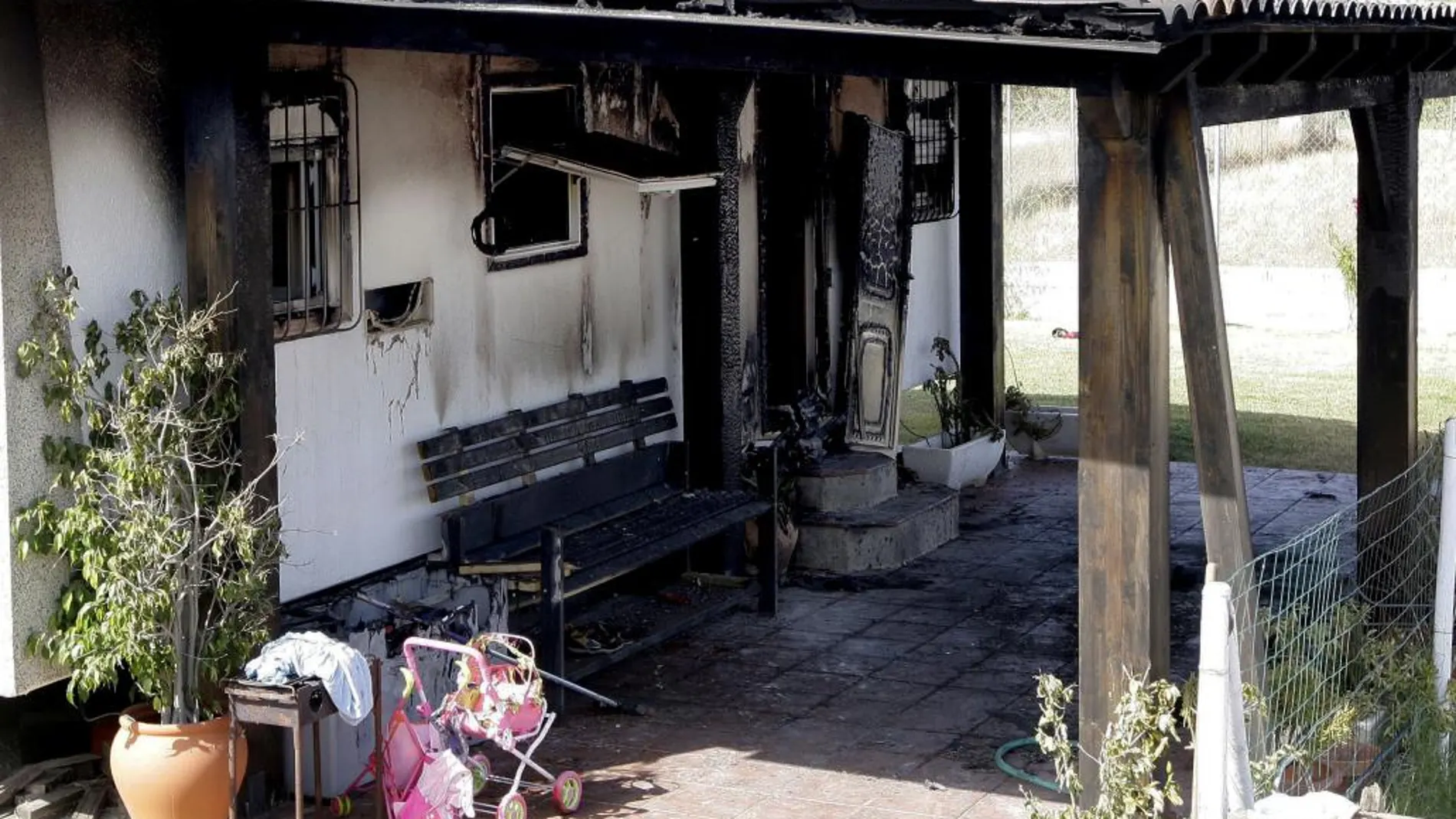 Foto de la vivienda donde ocurrió el incendio de El Palmar (Cádiz)