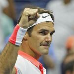 Federer venció por 7-6 (7), 7-6 (8) y 7-5 al local John Isner,