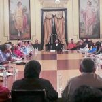 Pugna interna. Nicolás Maduro presidió ayer una reunión con gobernadores y ministros en el Palacio de Miraflores, en Caracas